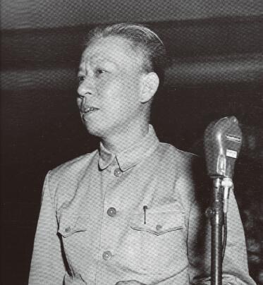 1979年，王光美在经历长达十二年的审查后，终于重获自由。家门重新打开，亲友们纷