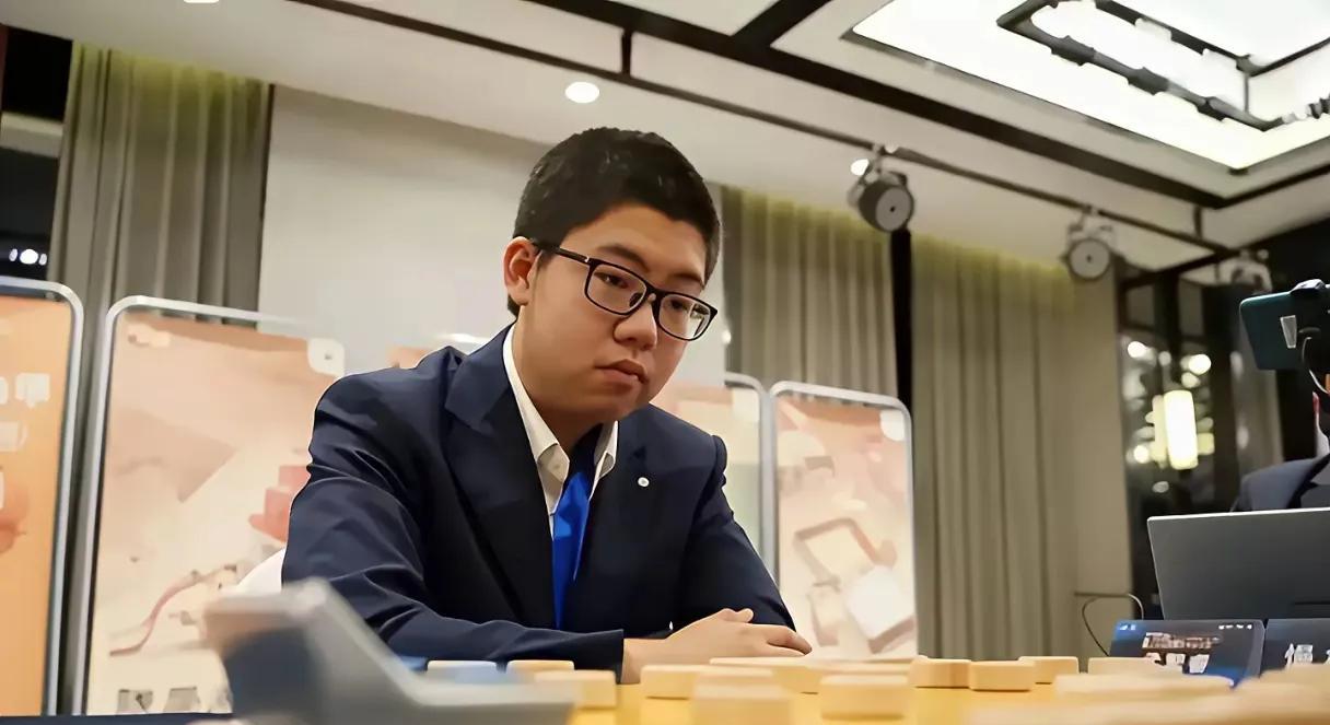 被棋迷寄予厚望的五羊杯亚军王禹博倒在了新泰怀四强之外，没能延续五羊杯的强势，被新