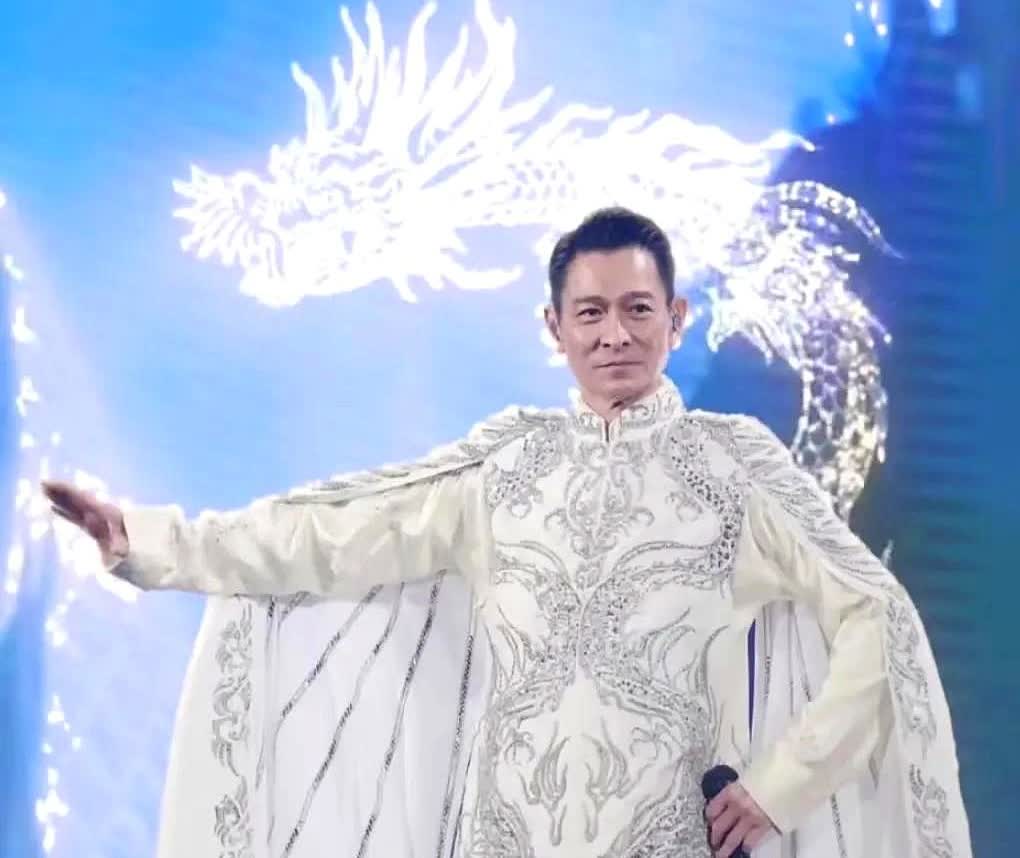 刘德华啊，实在不行你就退圈吧，主要是大家都看不下去了，因