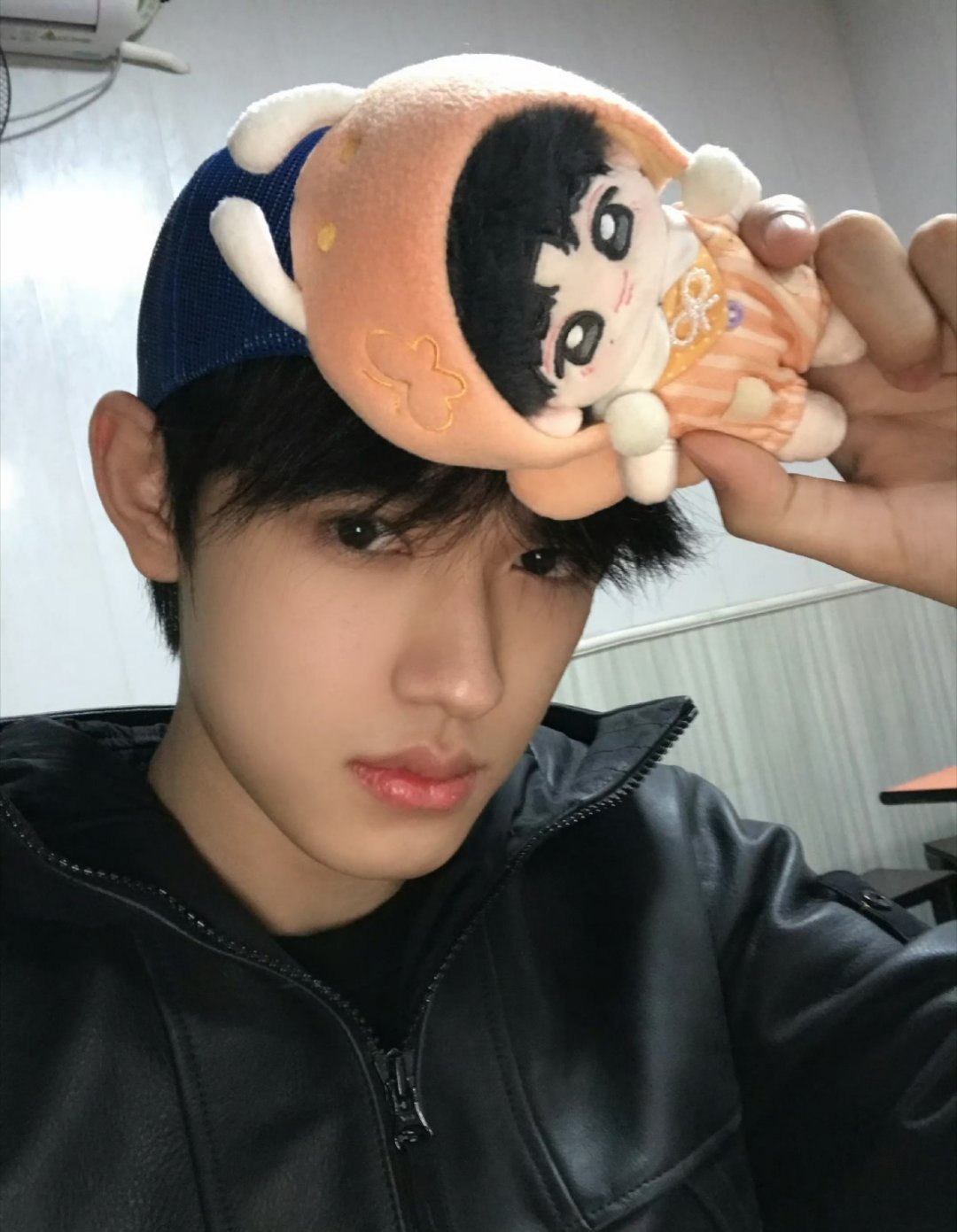 张极带娃一起出来吃个面好可爱的娃最近有好好吃饭吗