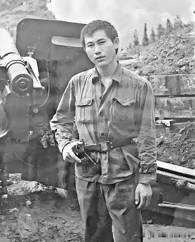 程庆生，1962年出生在云南陆良县，一个普通农民家庭的孩子。1982年1月参军入