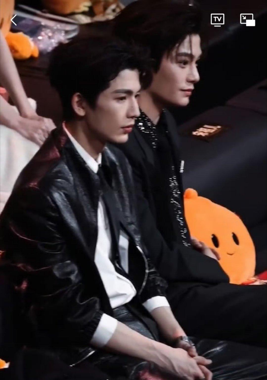 郫县er又把张凌赫和丁禹兮之前的同框照翻出来