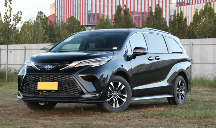 家用MPV务实之选，试驾丰田格瑞维亚全系2.5L混动实用又省心其次就是外观设计