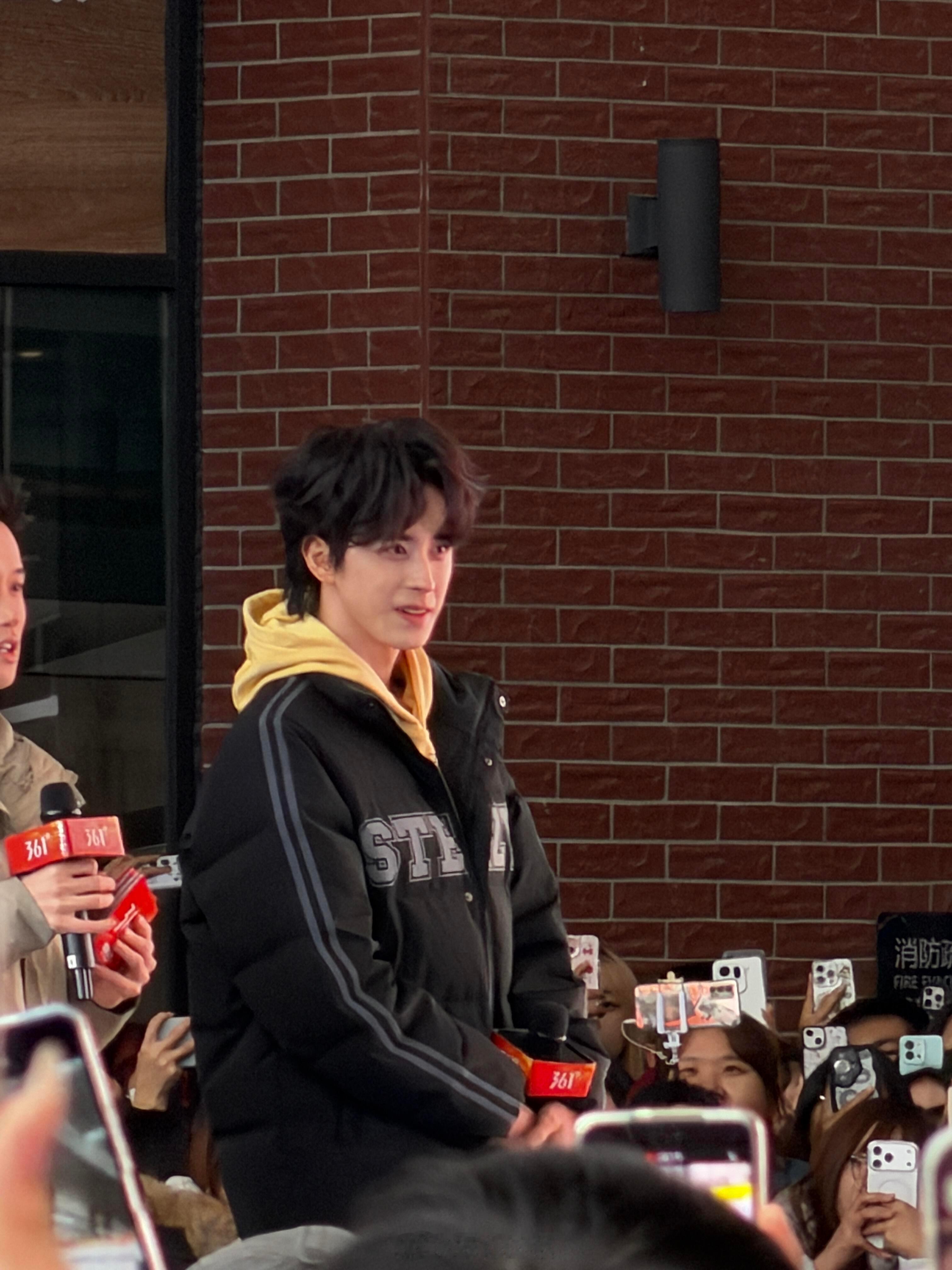 敖瑞鹏路人视角，帅神降临！！！！​​​