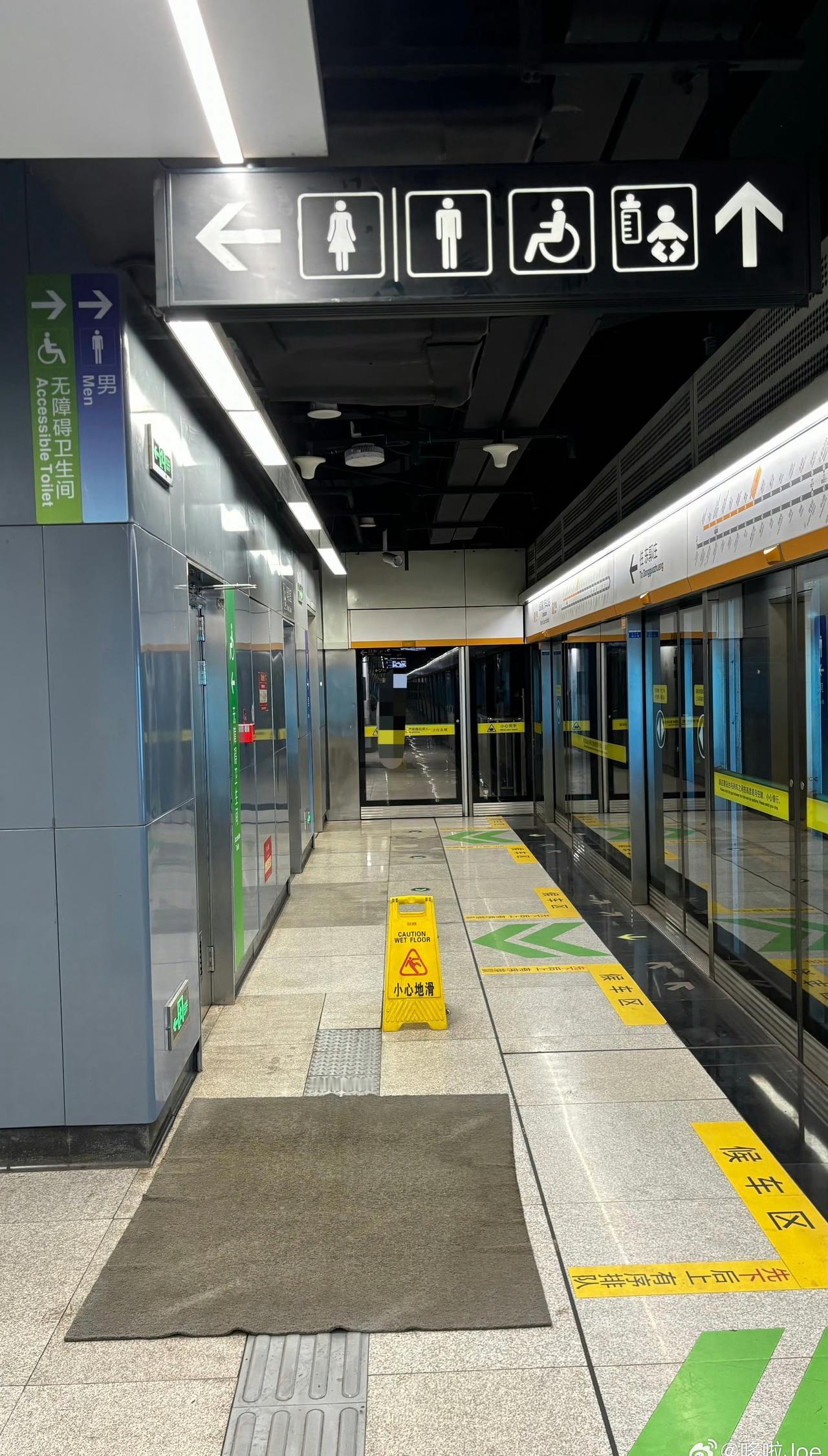 【青岛地铁啄木鸟】𝟓𝟎𝟕𝟏.无障碍卫生间图1:青岛地铁全线网的吊挂、