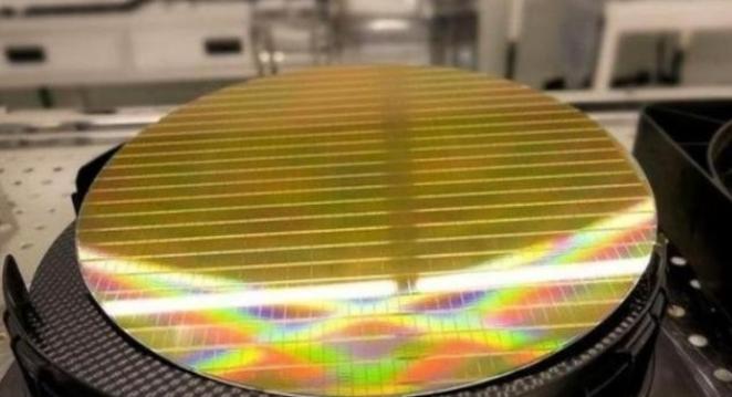 美利坚：绝不允许，使用美国技术的光刻机，卖给中国。中国：绝不允许，使用中国稀土的