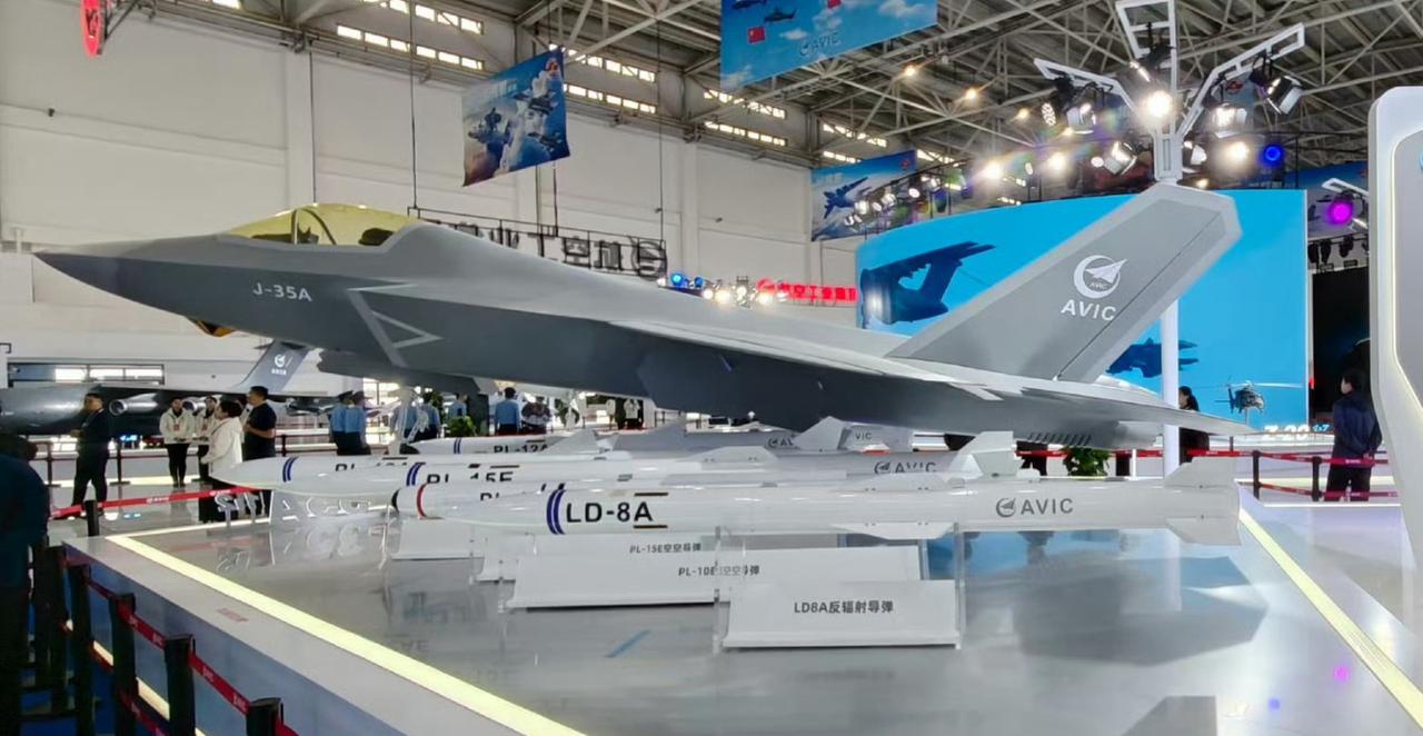 歼-35A可使用的雷电-8A反辐射导弹，它是大名鼎鼎的霹雳-15空空导弹的衍生型