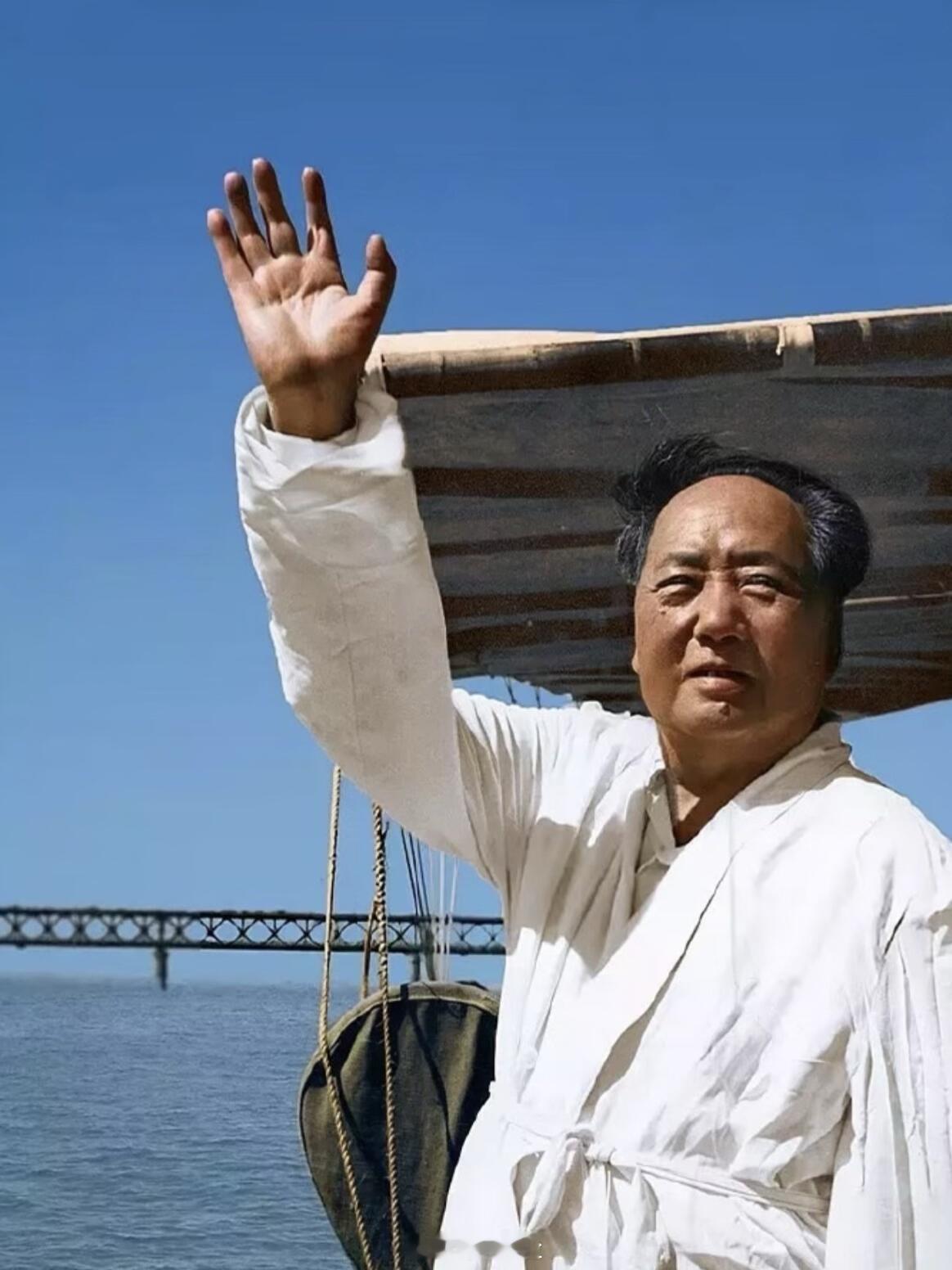 伟人的力量太远大了！毛主席说过：我们是要给世界立规矩的，而不是与世界接轨，我们不