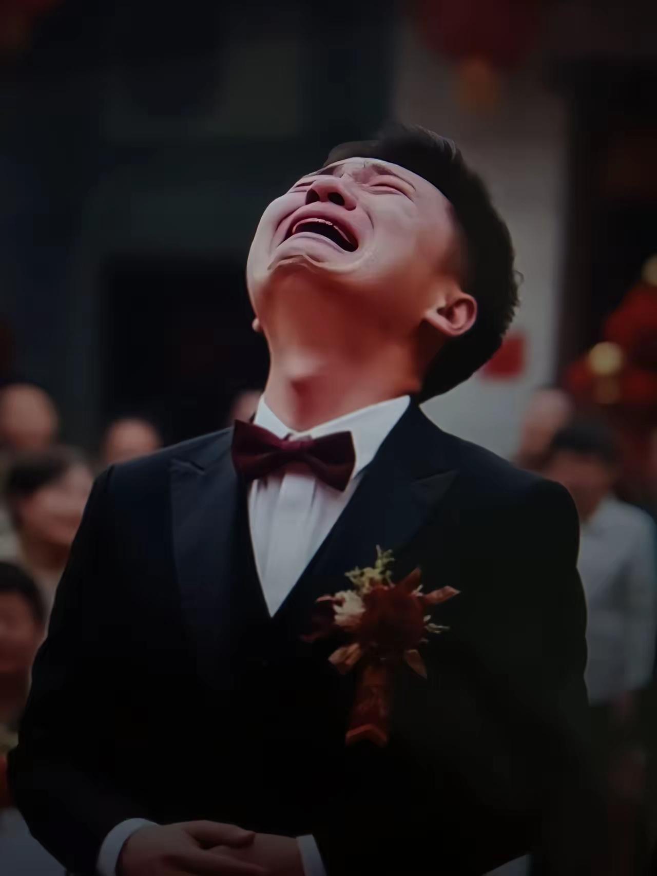 过分,彩礼把新郎逼的崩溃大哭,结婚当日,新娘提出在让新郎拿出30万给弟弟买车用,