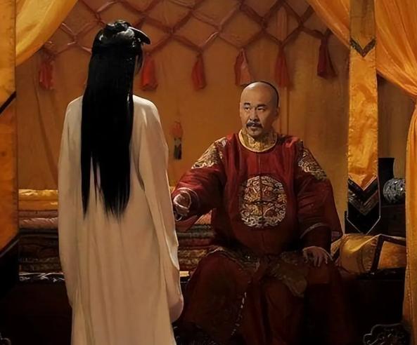 清朝皇宫里有个奇怪现象：但凡被皇帝宠幸过的妃子，第二天走路都要人搀扶，看起来娇弱