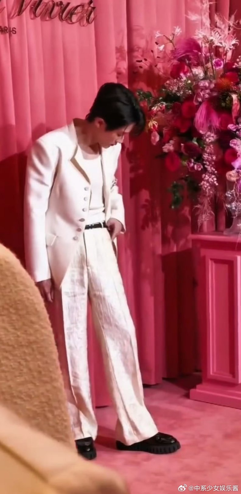 离不开增高鞋垫的男明星，只有檀健次吧