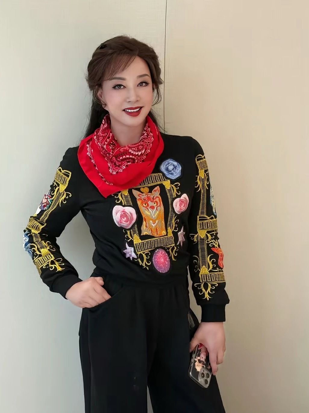 听说维多利亚20年不碰糖，可我觉得还不如大鱼大肉快80的晓庆姐保养的好！