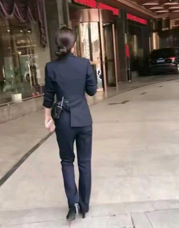 23年前的小棉袄，已长成了大棉袄，再过30年她就成老棉袄了。可30年以后，我这