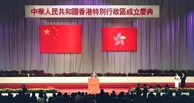 香港回归祖国27周年，GDP增长情况：1997年：1773.53亿美元，人均2.