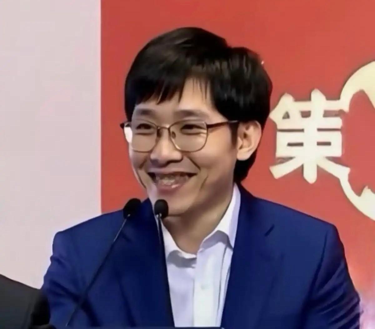 DeepSeek把英伟达和AMD的高管请到了会议室，然后说：我们只适配华为。对