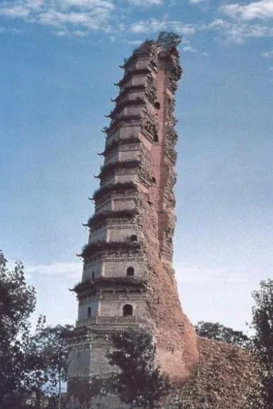 1986年，陕西法门寺的千年古塔，被雷电击垮，而正是这次古塔的崩塌，向世人揭开了