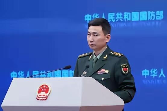 突发特讯！中国国防部向世界通告：解放军全时待战，随时能战，战之必胜！美国这