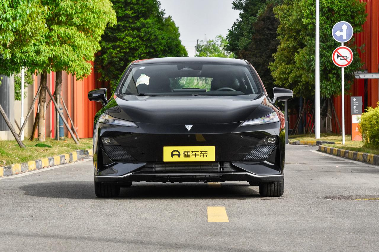 咱们车友圈今天被一条新闻刷屏了：工信部正式给L3级自动驾驶发了“准生证”，长安和