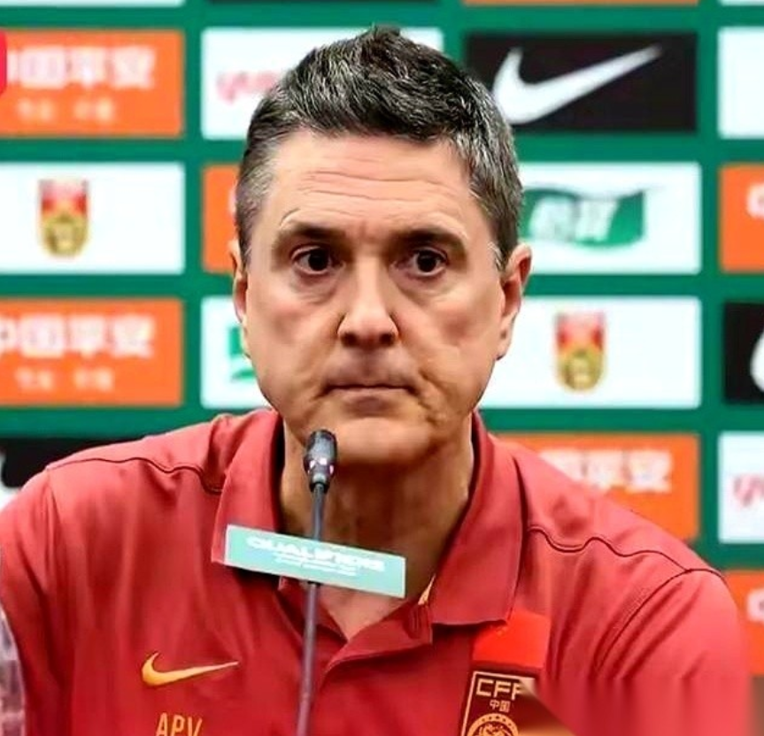 四年，整整四年。吃饭、训练，规定的时间，一次都没迟到过。这不是什么机器，这是