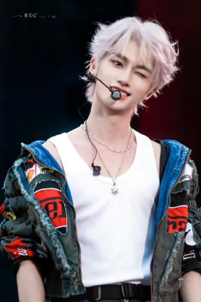 舞台彩排连轴转，跨年舞台+团综行程无缝衔接～丁程鑫、刘耀文、严浩翔三人忙到脚不沾