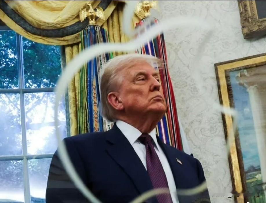 苹果公司换CEO，特朗普发帖夸赞库克的成绩。他同时强调，库克遇到难题时，经常打电