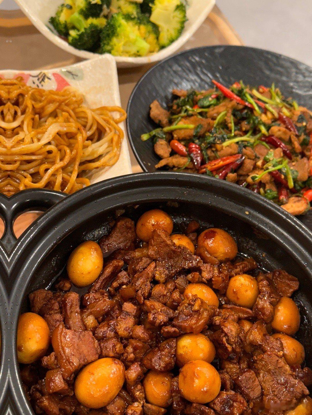 卤肉饭地锅鸡把想吃的全做了爽