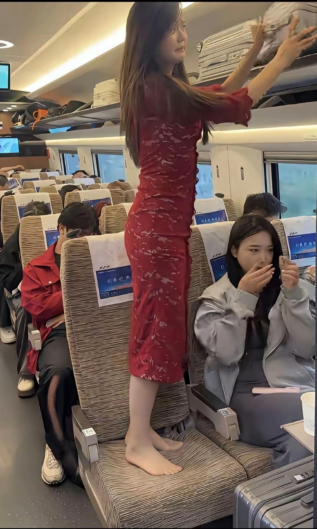 看着非常生气，居然都没人帮忙！