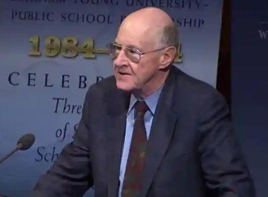 美上将严厉发问：“究竟用什么方法才能击败中国？”哈佛大学教授查普曼，直言不讳地