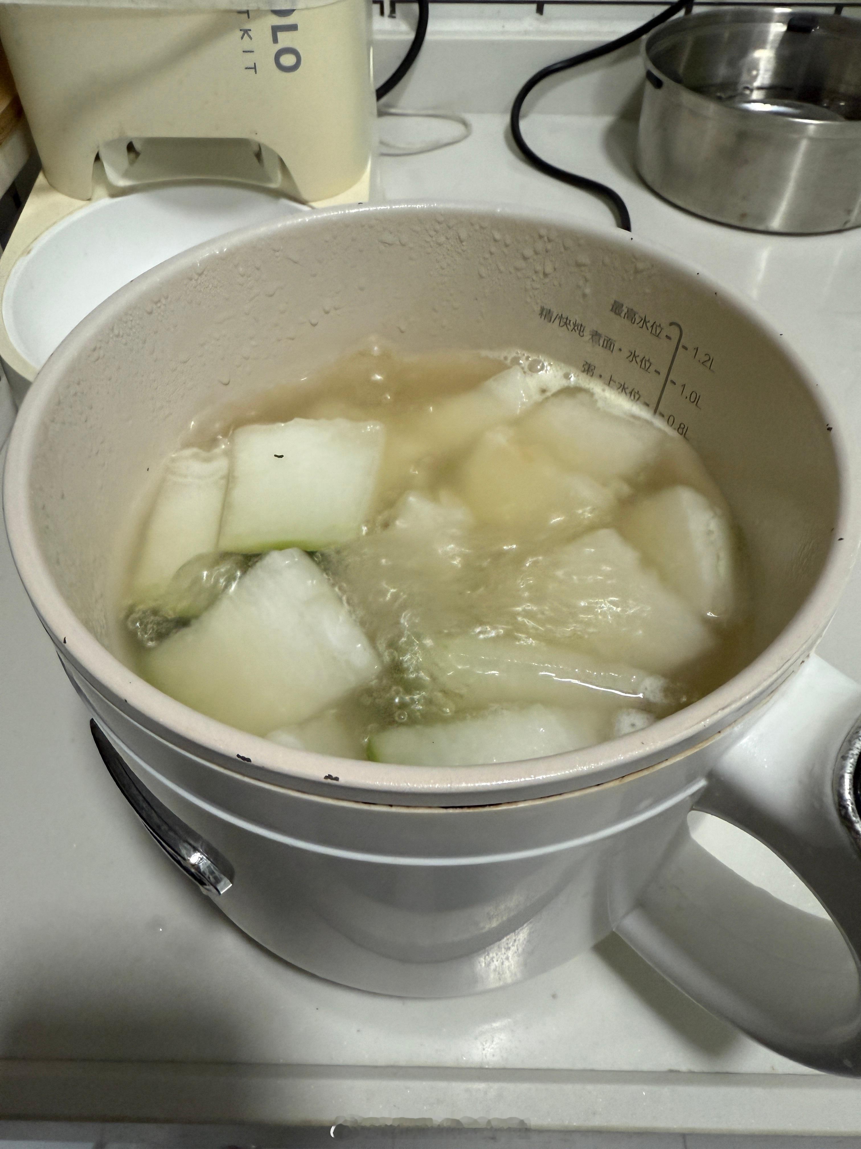 难得加班到这个点才回到宿舍煮点吃的～难得手机一整天电量还有70多[捂脸哭]忙完这一