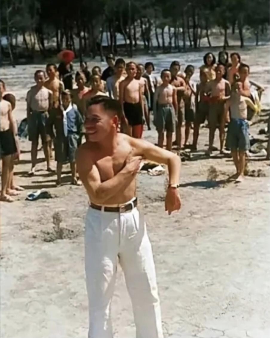 老照片，记录历史瞬间蒋经国的一张老照片，没有文字说明，不清楚拍摄于何年何月何地。