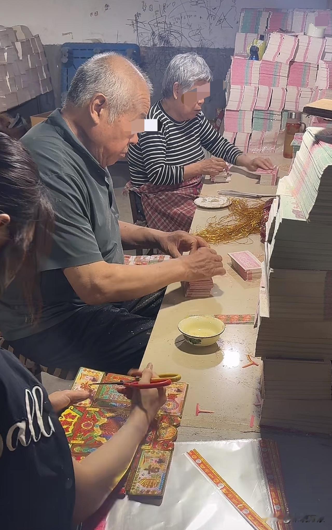 十个银行加起来都没有大爷大妈一天接触的数额多