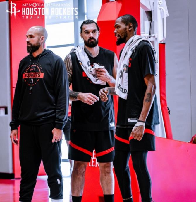 火箭队跟队记者拉查德·宾克利给火箭队主帅乌度卡提了个醒，他认为在赛季下半程真的需