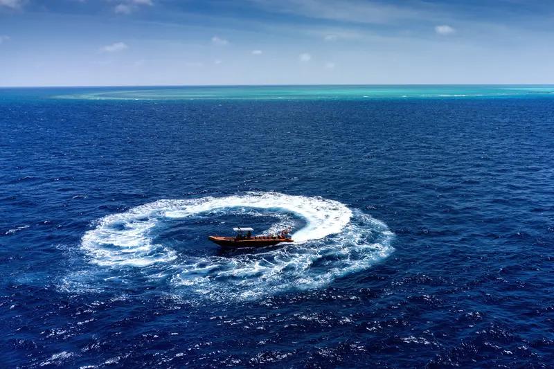 “肩并肩”军演变“被包夹”：菲律宾跳脚骂街，美国为何不敢吭声？4月24日的南海