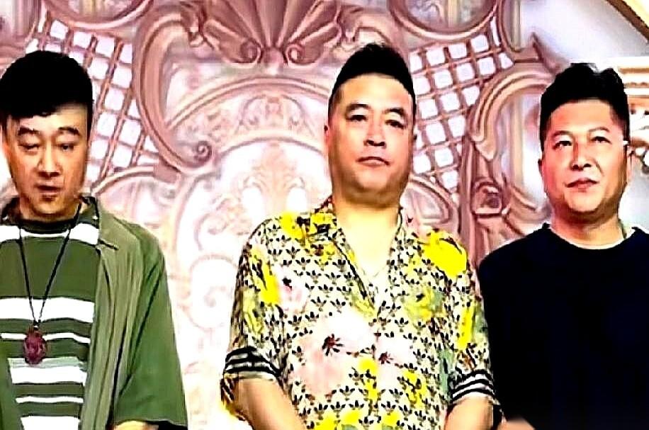 谢广坤戴着假发套，从剧组连夜跑回来，就为了跟魏三抱那一下。我当时刷到视频，心里