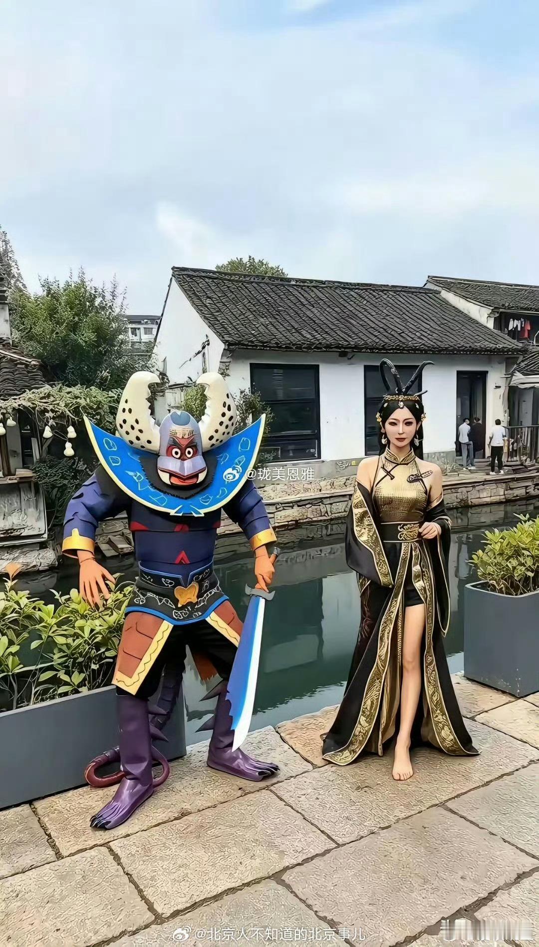 今年最无厘头的流量是《牛来》火了，我看到视频里人山人海的人跑去绍兴看那个“葫芦娃