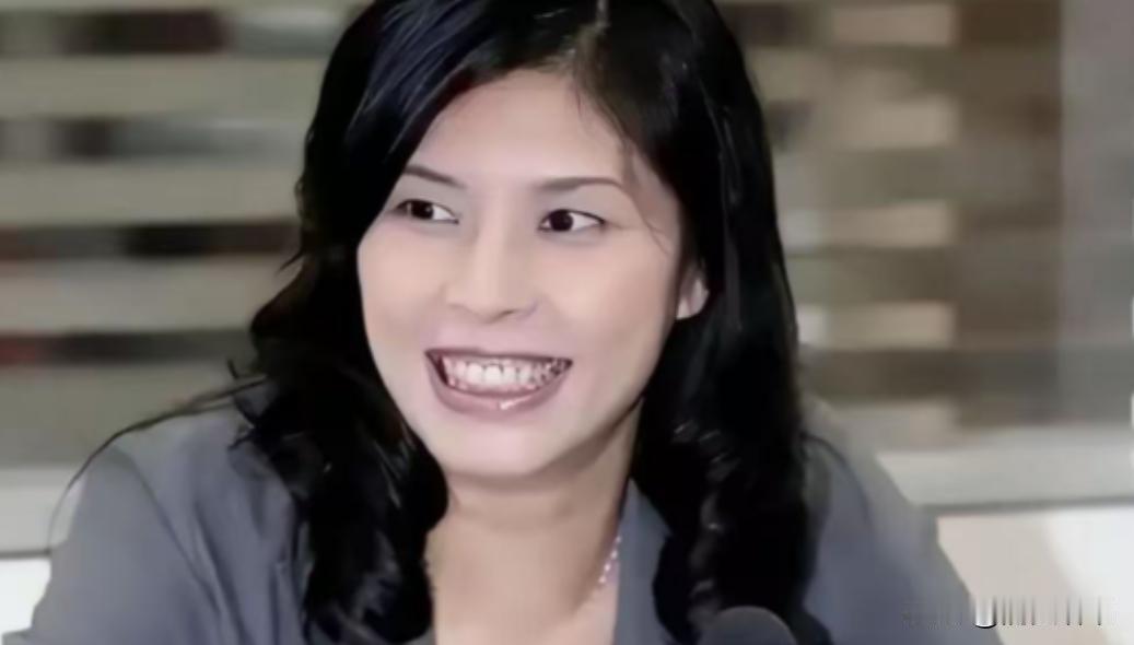 郑丽文太聪明了，主持人提问她去大陆打算先见谁？她回答：说实话，郑丽文跟其他人相比