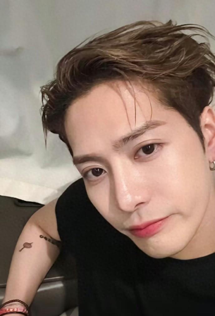 不结婚怎么解决生理需求？“自己解决。”31岁王嘉尔的回答，让多少明星羞愧