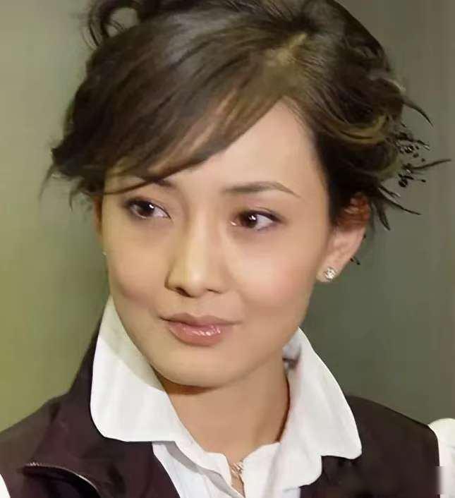 2007年，牛莉在一次吵架的过程中，怒气冲冲地问老公刘亚东：“你比我大八岁，为什