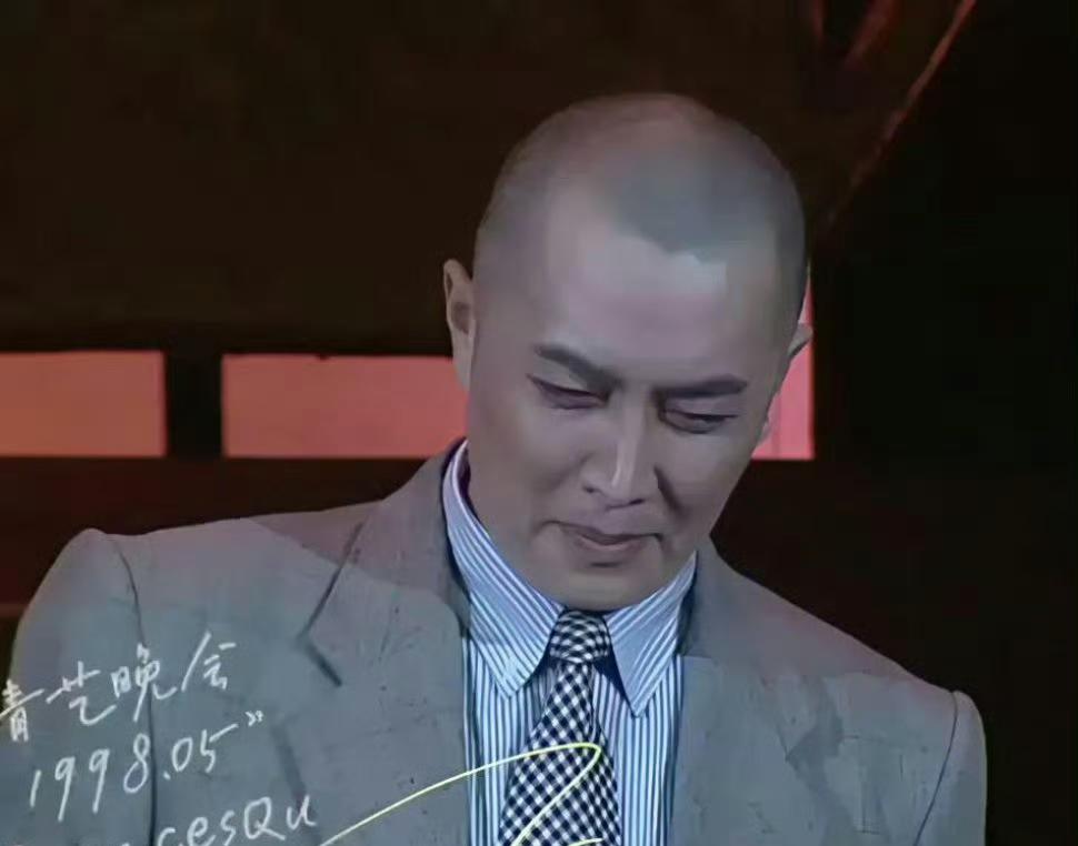 当年唐国强那脸蛋，真是面如冠玉，温润得一塌糊涂。杨洁导演没选他演唐僧，估计是嫌他