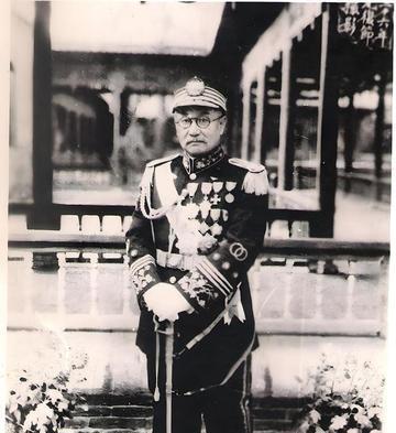 1949年12月，阎锡山等14人，乘坐的飞机，遇寒流无法上升，陈立夫劝阎锡山：“