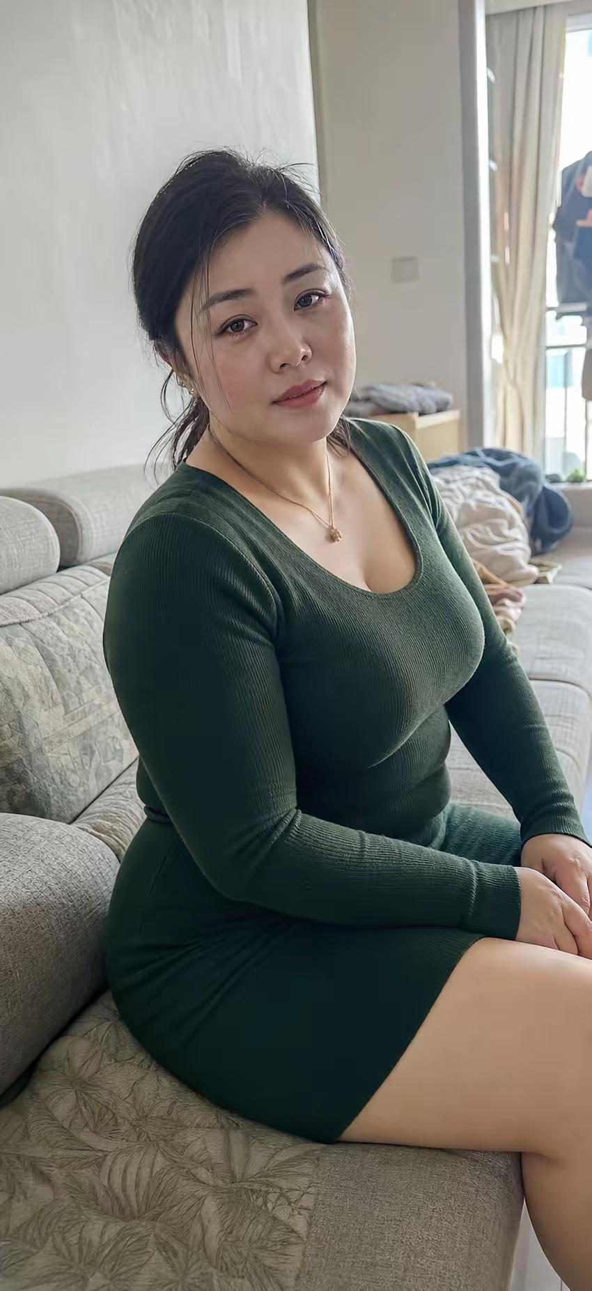 有的女人就是天生肥胖，即便是喝水体重也会往上涨，胖女人往往是自卑的，因为没有人会