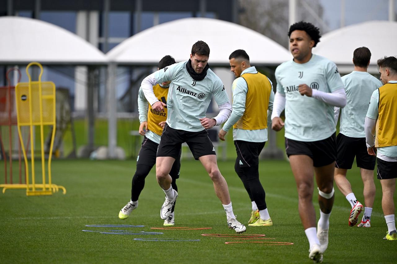 罗密欧：弗拉霍维奇将不会随队前往乌迪内斯。他已随队训练，但目前身体状况没有完全康