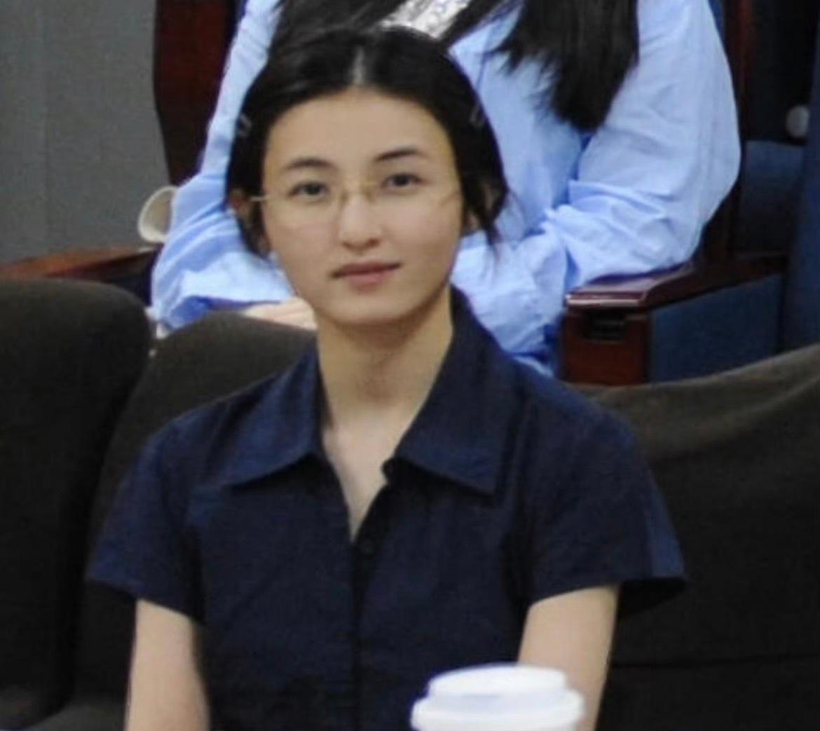 张子枫，一直活得远比同龄人清醒通透。5月28日北电毕业答辩相关话题悄然走红