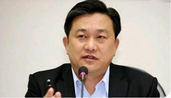 被我们纳入“台独”顽固分子名单的王定宇出来放话了！王定宇表示，郑丽文的讲话已经得