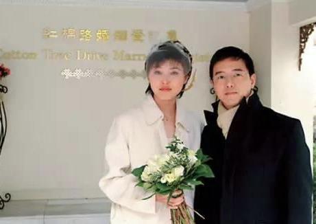 张家辉当年在张延张锦程结婚时候的秀恩爱，真的有点气人，人家张延张锦程的婚礼，张家