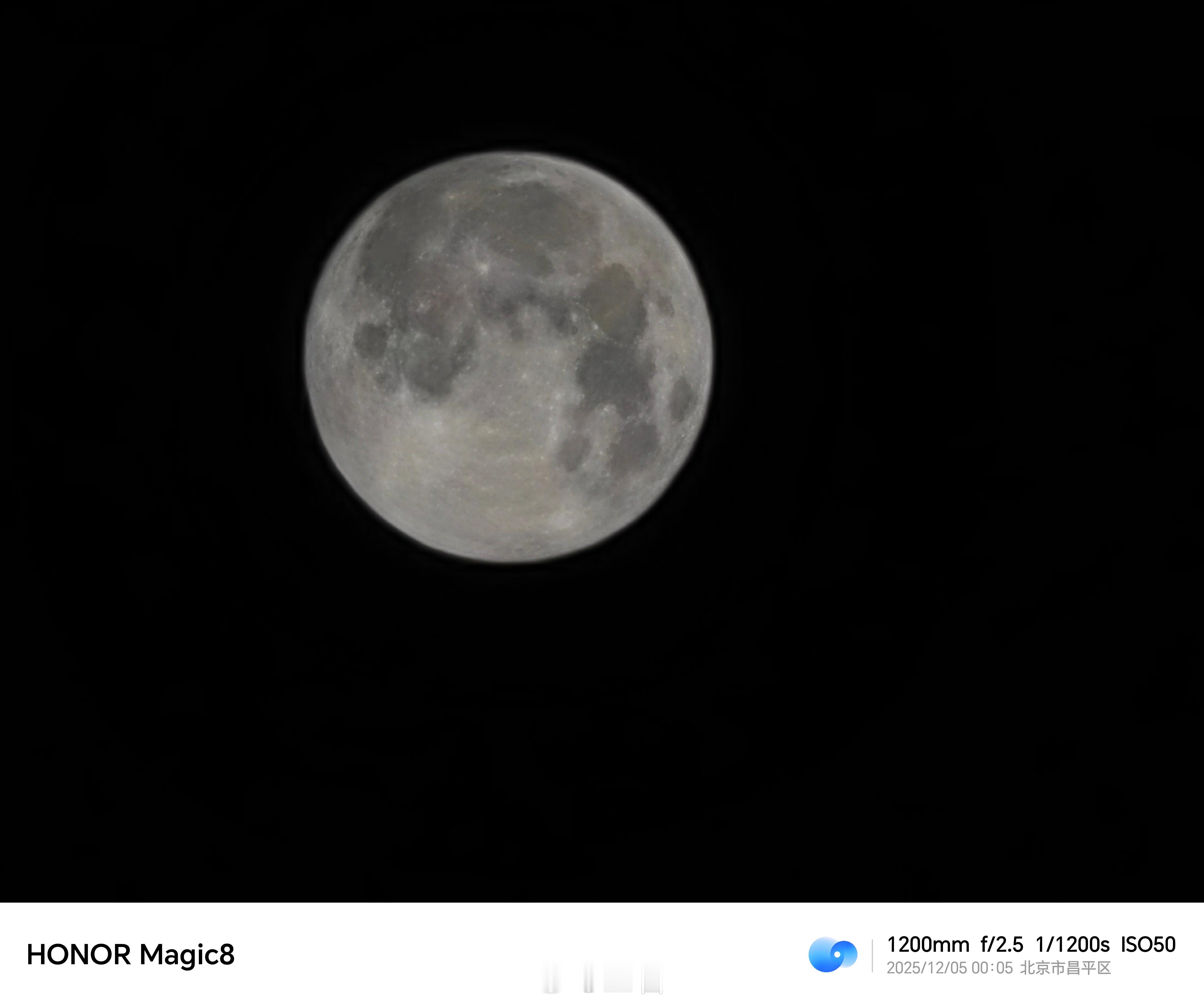 荣耀Magic8这波100倍拍月亮真的太牛了！一起看荣耀Magic8100倍下手