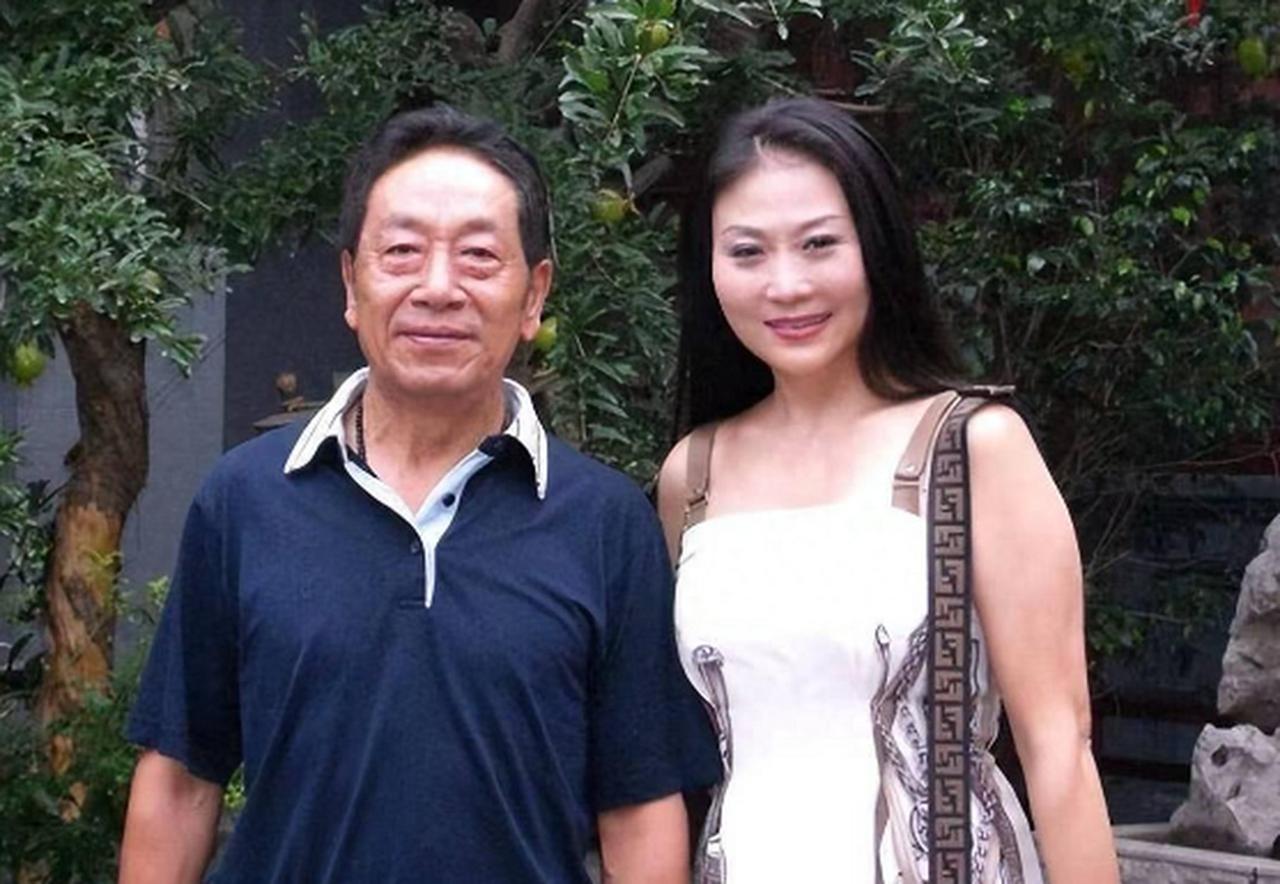 嫁给大37岁的老戏骨，父母与她断绝关系12年，如今她过得怎么样？说起娱乐圈的
