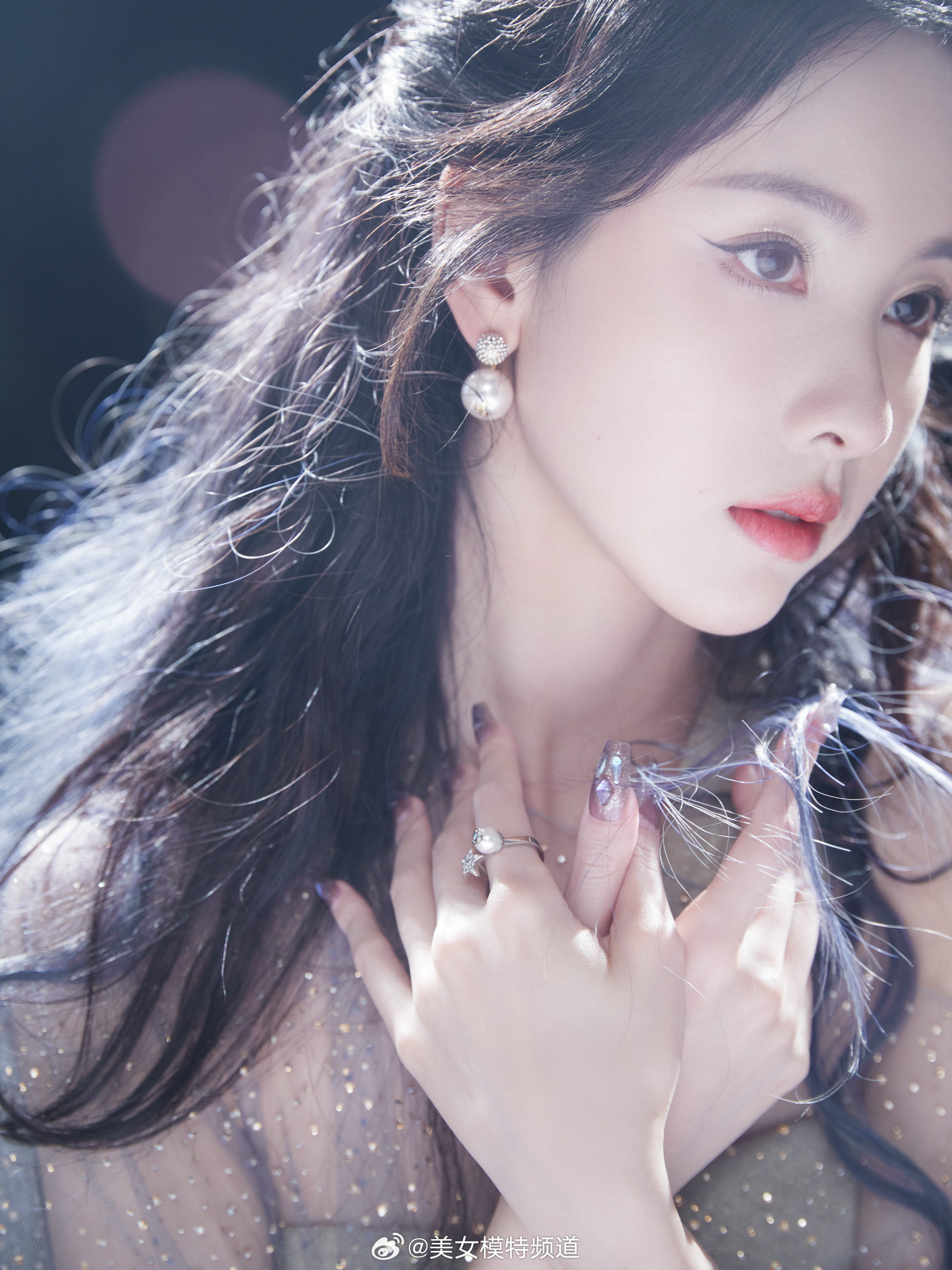 陈都灵梦幻纱裙甜美且性感