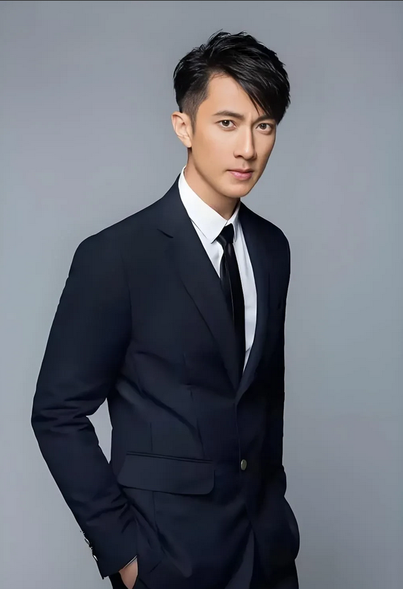 吴尊自曝14岁前仍与父母同屋睡，一次深夜因怕打扰父母亲昵，悄悄爬去厕所，后来