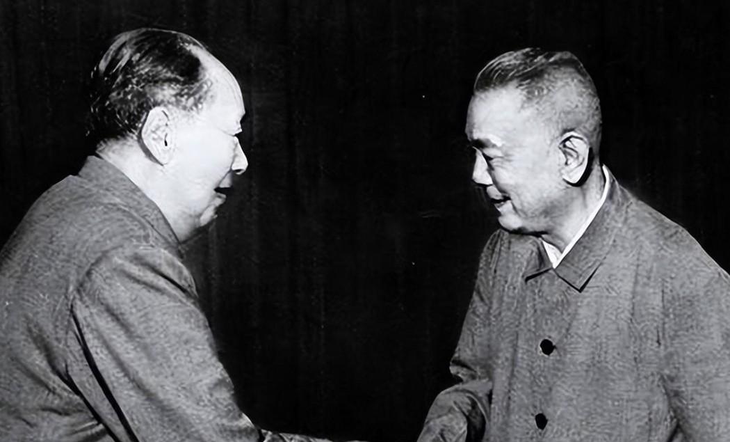 🌞“大叛徒“头子来了，今天我要和'大叛徒'坐在一起看戏！“1967年，李先